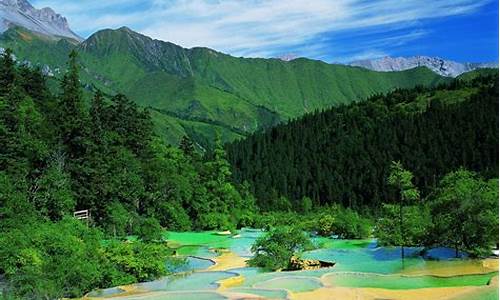 四川夏天适合旅游的景点_四川夏天适合旅游的景点有哪些